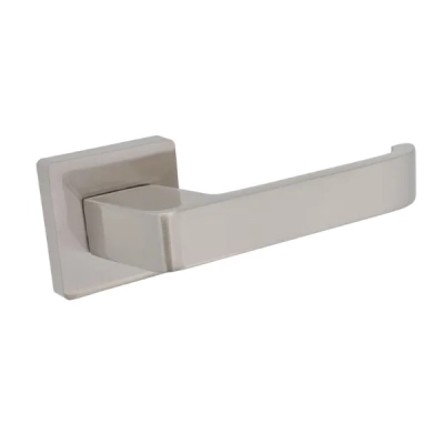 ROSA - klamki na kwadratowej rozecie, nikiel satyna