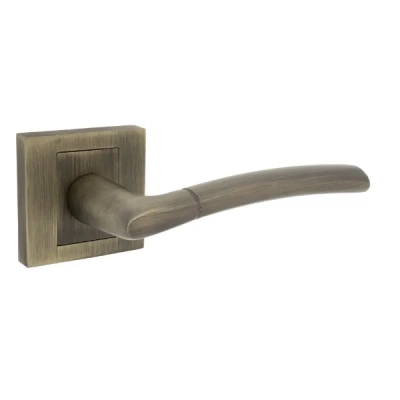 PORTO - klamki na kwadratowej rozecie, patyna mat