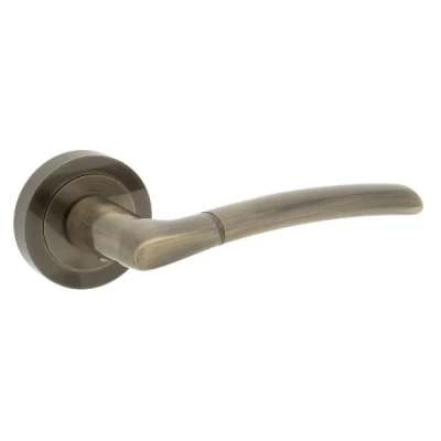 PORTO - klamki na okrągłej rozecie, patyna