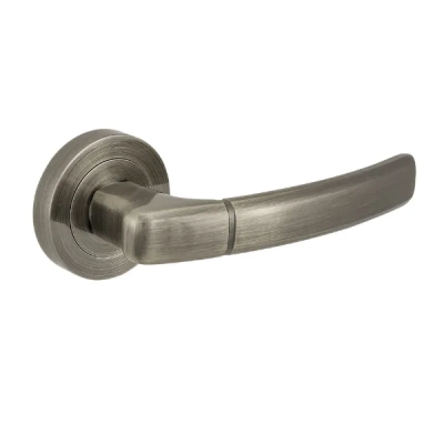 RODOS - klamki na okrągłej rozecie, patyna