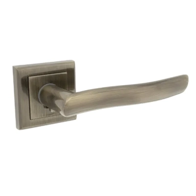 TORINO - klamki na kwadratowej rozecie, patyna