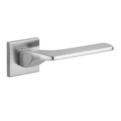 SEMPRE FIT - klamki na kwadratowej rozecie, chrom-satyna