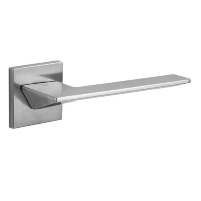 VIP FIT - klamki na kwadratowej rozecie, chrom satyna