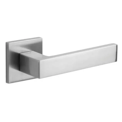 WARNA FIT - klamki na kwadratowej rozecie, chrom-satyna