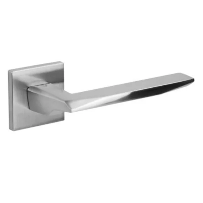 ZOE FIT - klamki na kwadratowej rozecie, chrom-satyna