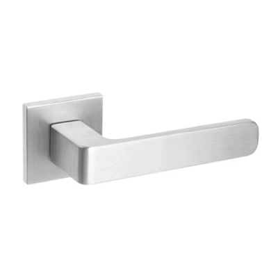 HUGO FIT  - klamki na kwadratowej rozecie, chrom szczotkowany