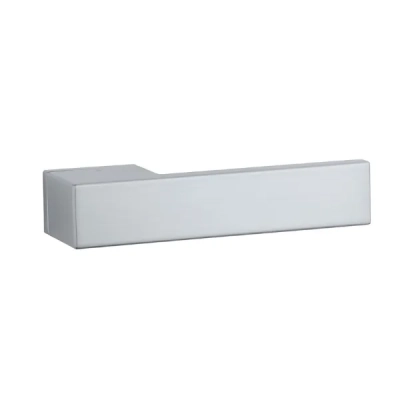 Klamki Aprile CARLINA na ukrytej rozecie RTH Slim 7mm, chrom satyna
