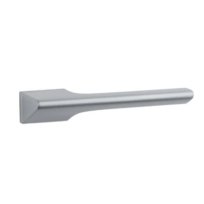 Klamki Aprile LUPINA na ukrytej rozecie RTH Slim 7mm, chrom satyna