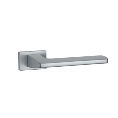 Klamki Aprile YUKA na prostokątnej rozecie Q Slim 7mm w chrom satyna