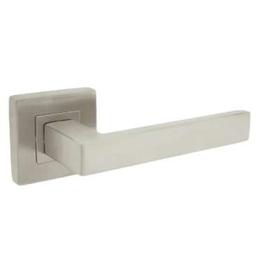 TASOS - klamki na kwadratowej rozecie, inox