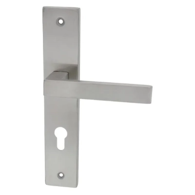 klamki-alubrass-na-dlugim-szyldzie-tasos-inox-wkladka.webp