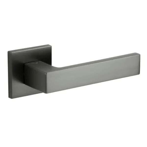 warna-fit-klamki-na-kwadratowej-rozecie-antracyt.webp