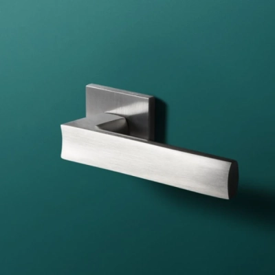 euforio-fit-rozeta-kwadratowa-r67f-chrom-szczotkowany-inspiracja.webp