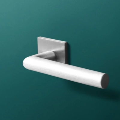 klamki-vds-vinci-q-fit-rozeta-kwadratowa-r67f-chrom-szczotkowany-inspiracja.webp