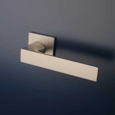 aprile-alisso-nikiel (1).webp